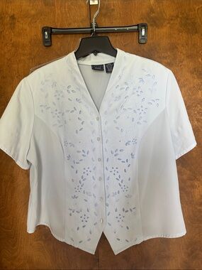 Laura Scott Light Blue Embroidered Short-Sleeve Button Front Blouse